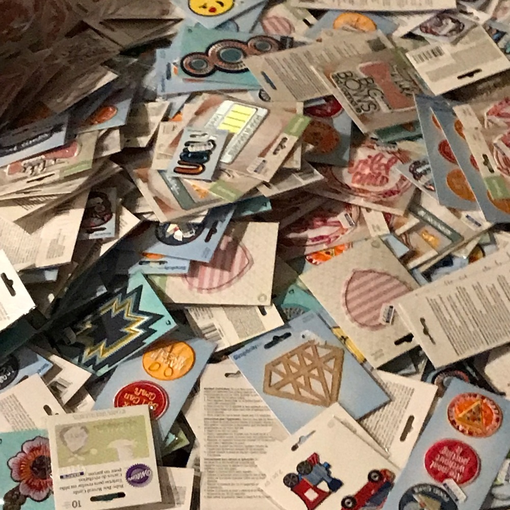 Lot 200 iron on patches. Perfect appliqués toy hat clothes jean decoration.
